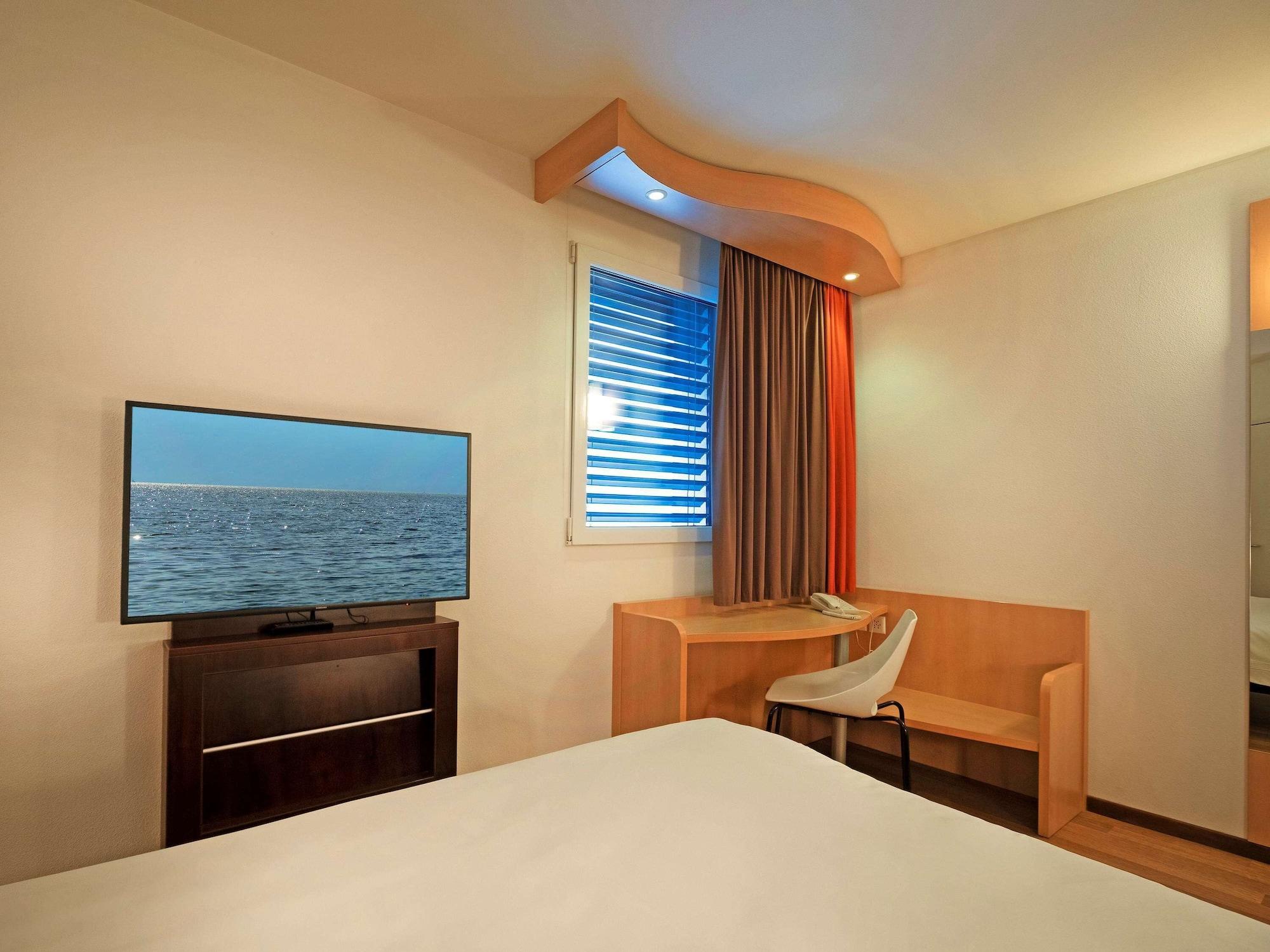 Ibis Locarno Hotel Bagian luar foto